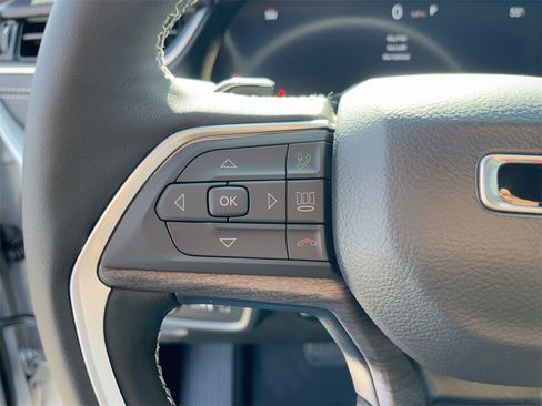 New 2025 Jeep Grand Cherokee Limited w/ Luxury Tech Group II image 16