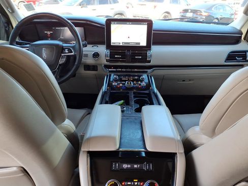 Used 2021 Lincoln Navigator Reserve image 19