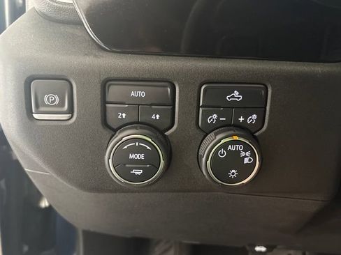 Used 2022 Chevrolet Silverado 1500 LT AWD/4WD image 10