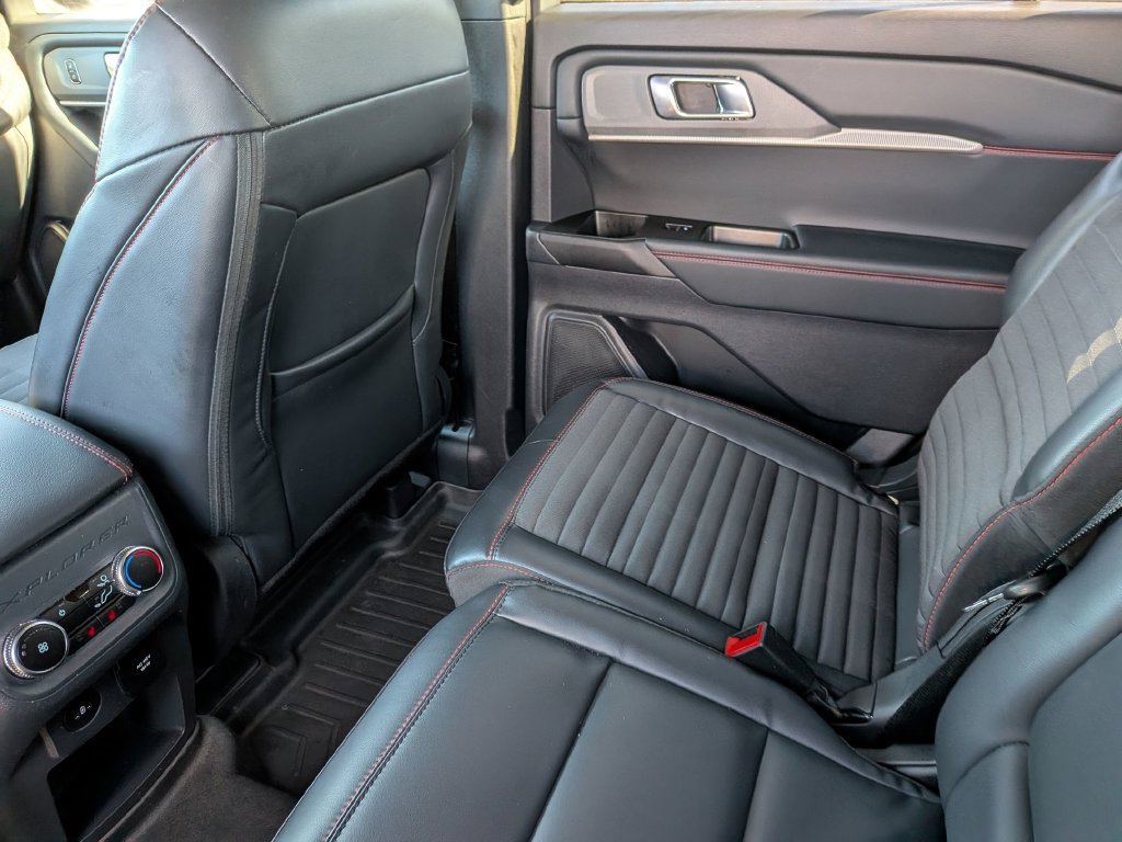 Used 2026 Ford Explorer ST-Line w/ Premium Package RWD image 33