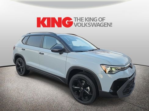 New 2026 Volkswagen Taos SE image 1