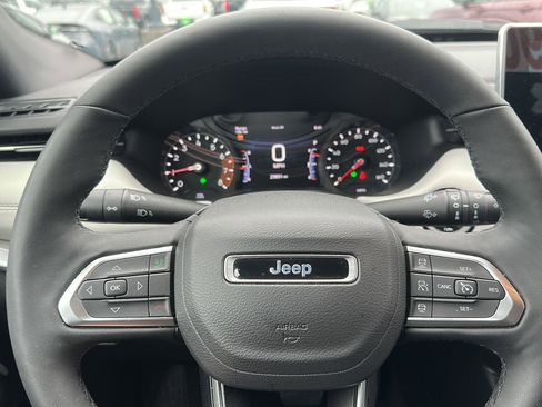 Used 2025 Jeep Compass Limited image 11
