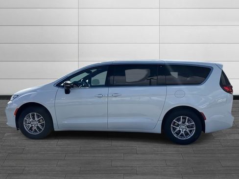 New 2026 Chrysler Pacifica Select image 6