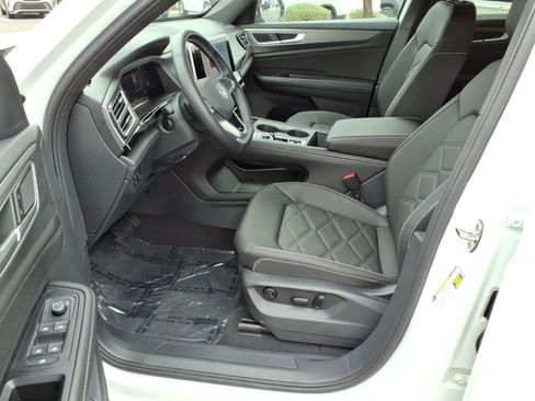 Used 2025 Volkswagen Atlas Cross Sport SE AWD/4WD image 24