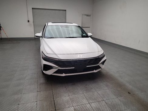 Used 2025 Hyundai Elantra SEL FWD image 14