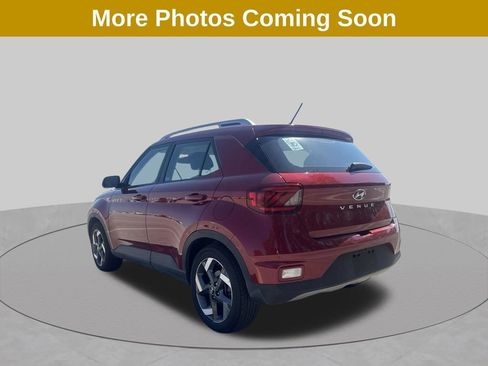 Used 2025 Hyundai Venue SEL FWD image 4