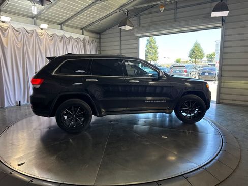 Used 2016 Jeep Grand Cherokee Overland RWD image 3