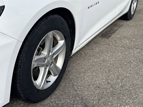 Used 2023 Chevrolet Malibu LT image 18