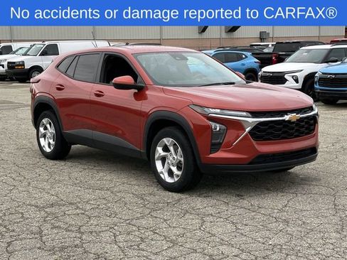 Used 2024 Chevrolet Trax LS w/ LS Convenience Package FWD image 8