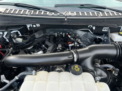 Used 2024 Ford Expedition XLT image 31