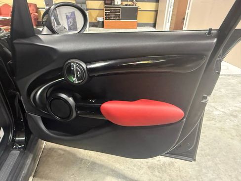 Used 2015 MINI Cooper 4-Door Hardtop w/ Media Package image 18