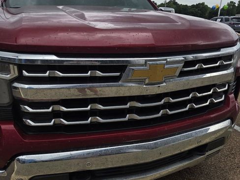 Used 2022 Chevrolet Silverado 1500 LTZ AWD/4WD image 9