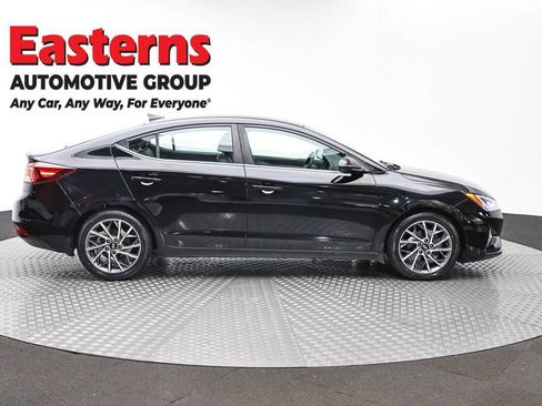 Used 2020 Hyundai Elantra Limited w/ Winter Weather Package FWD image 4