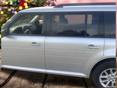 Used 2019 Ford Flex SE image 3