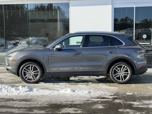 Used 2023 Porsche Cayenne image 2