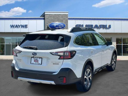 Certified 2022 Subaru Outback Touring AWD/4WD image 4