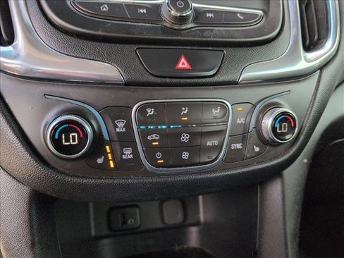 Used 2018 Chevrolet Equinox LT image 14
