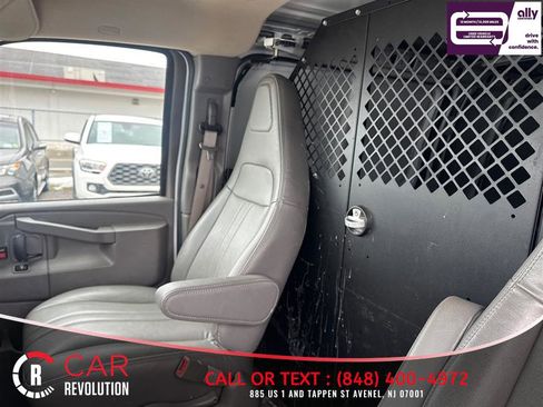 Used 2022 GMC Savana 2500 image 21