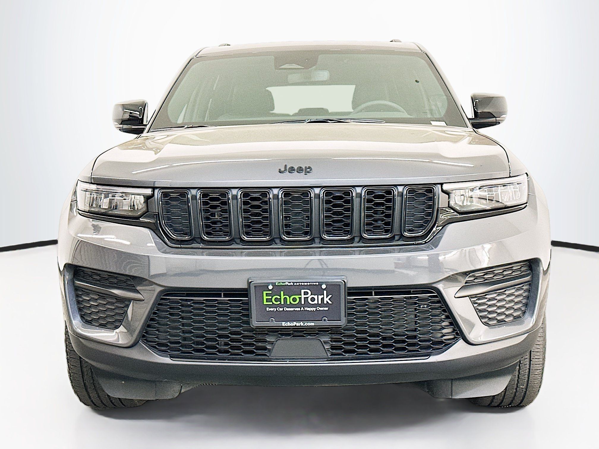 Used 2023 Jeep Grand Cherokee Altitude AWD/4WD image 2