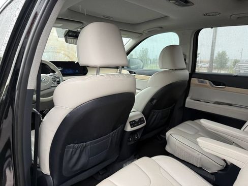 Used 2023 Hyundai Palisade Limited FWD image 9