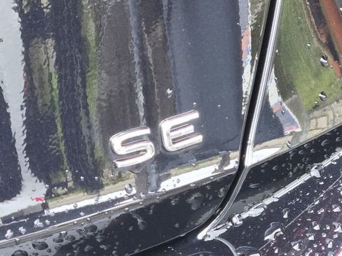 Certified 2024 Volkswagen Jetta SE FWD image 9