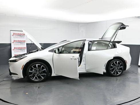 New 2026 Toyota Prius Plug-In Hybrid FWD image 39