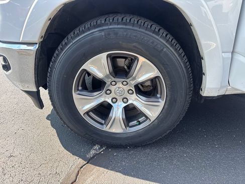 Used 2020 RAM 1500 Laramie AWD/4WD image 29