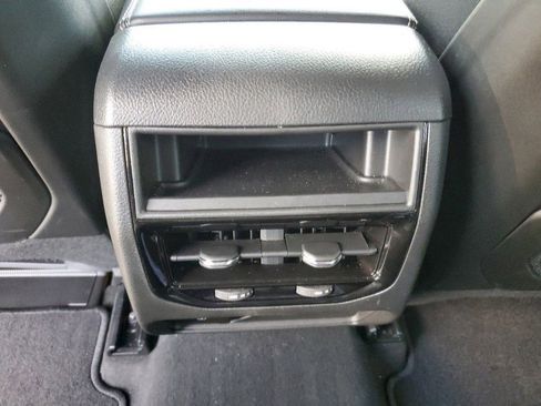 Used 2025 Jeep Grand Cherokee Limited w/ Black Appearance Package image 12