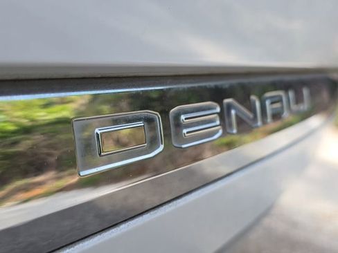 Used 2023 GMC Acadia Denali AWD/4WD image 9