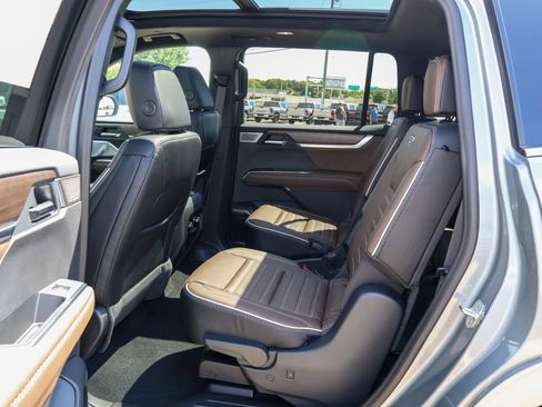 New 2027 GMC Acadia Denali Ultimate w/ LPO, Floor Liner Package AWD/4WD image 12