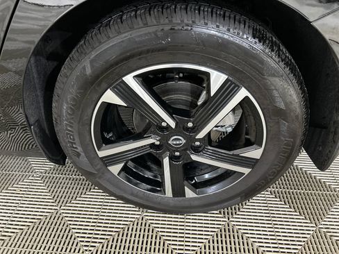 Used 2025 Nissan Sentra SV FWD image 10