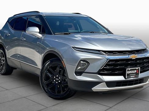 Used 2024 Chevrolet Blazer LT w/ Convenience Package FWD image 3