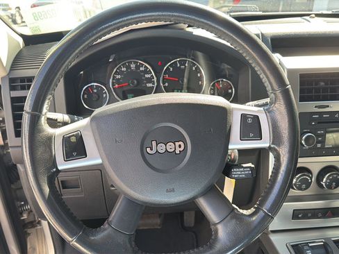 Used 2009 Jeep Liberty Limited w/ Premium Group II AWD/4WD image 18