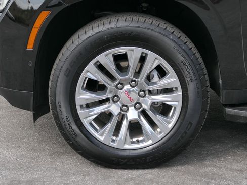 Used 2025 GMC Yukon XL Denali AWD/4WD image 11