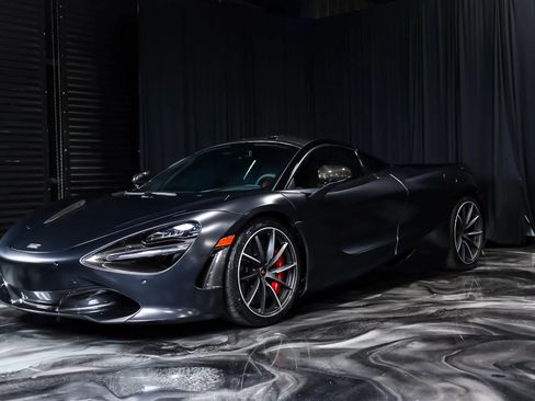 Used 2018 McLaren 720S RWD image 13
