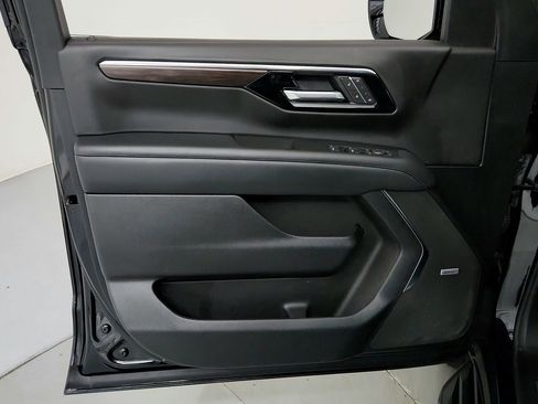 Used 2025 Chevrolet Tahoe LT w/ Comfort Package AWD/4WD image 16