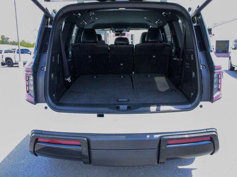 Used 2025 Nissan Armada PRO-4X AWD/4WD image 21