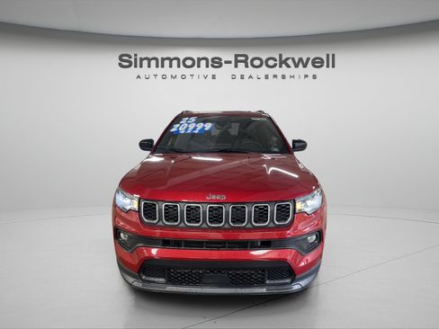 Used 2025 Jeep Compass Latitude AWD/4WD image 8