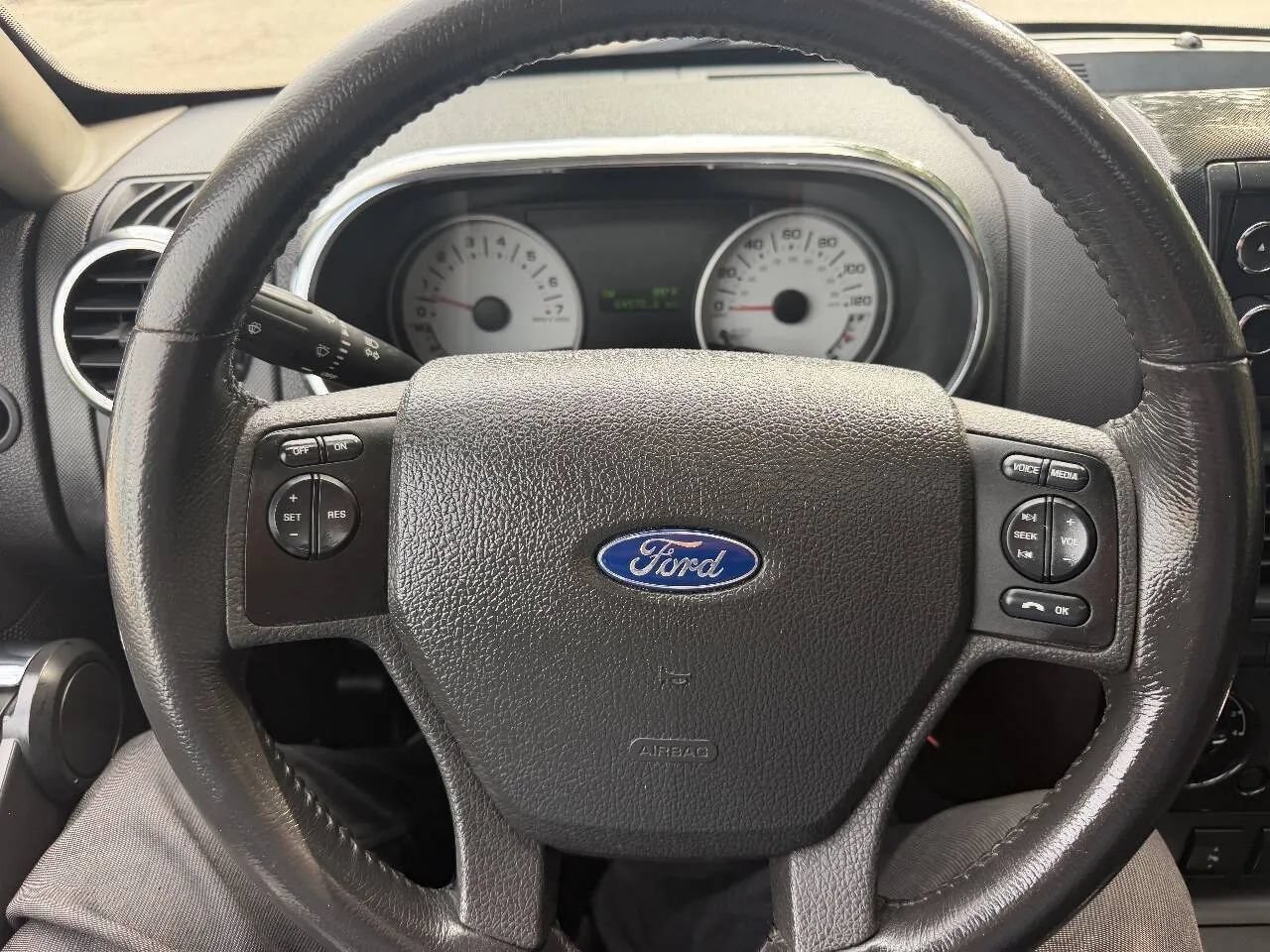 Used 2009 Ford Explorer Sport Trac XLT AWD/4WD image 20