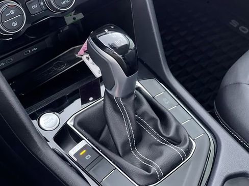 Used 2024 Volkswagen Taos SE image 20