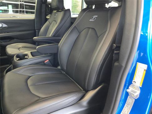 New 2026 Chrysler Pacifica Select w/ S Appearance Package image 19