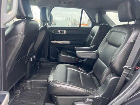 Used 2022 Ford Explorer XLT w/ Equipment Group 202A image 18