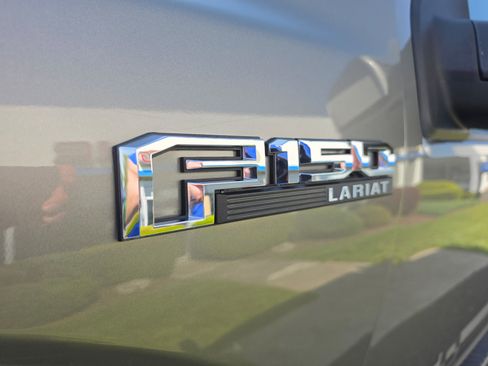 Used 2019 Ford F150 Lariat w/ Trailer Tow Package AWD/4WD image 11