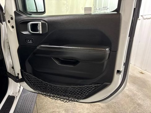 Used 2019 Jeep Wrangler Unlimited Sahara w/ Uconnect 4C Nav & Sound Group AWD/4WD image 35