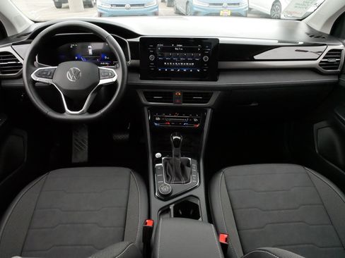 Used 2025 Volkswagen Taos SE AWD/4WD image 10