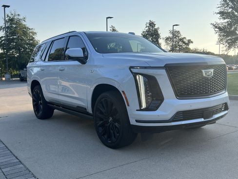 Used 2026 Cadillac Escalade Platinum Sport w/ LPO, ONYX Package AWD/4WD image 2