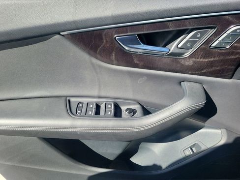 Used 2023 Audi Q8 Premium Plus image 29