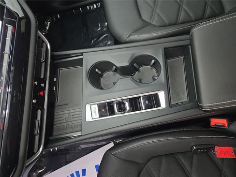 Certified 2025 Volkswagen Atlas SE image 20