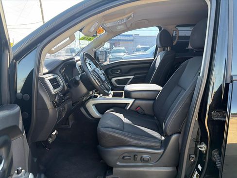 Used 2017 Nissan Titan SV AWD/4WD image 9