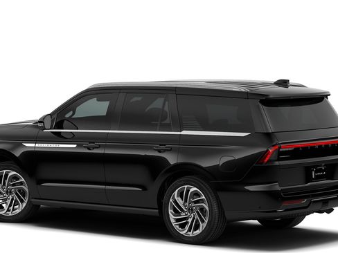 New 2027 Lincoln Navigator Reserve AWD/4WD image 2